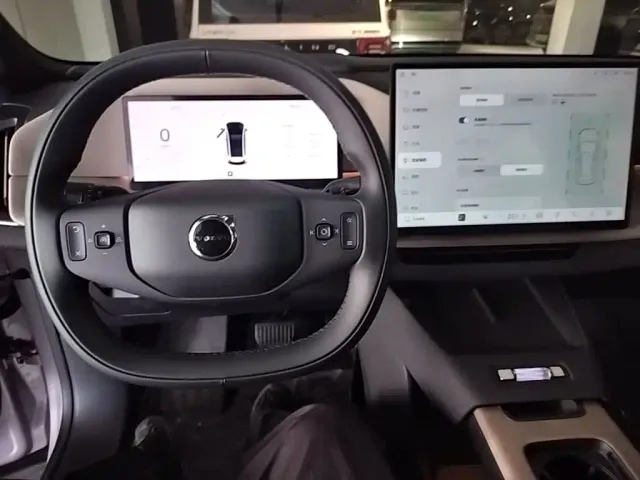 Volvo XC70 Plug-in Hybrid — Фото автомобиля 9
