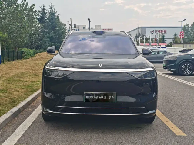 Aito M8 — Фото автомобиля 2