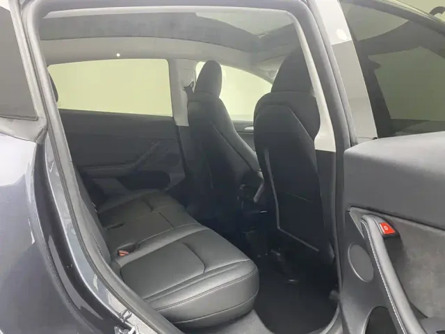 Tesla Model Y — Фото автомобиля 24