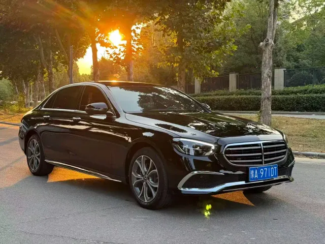 Mercedes-Benz E-Class — Фото автомобиля 3