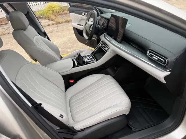 Geely Galaxy Stellar 6 — Фото автомобиля 12
