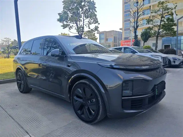 Li Auto L8 — Фото автомобиля 2