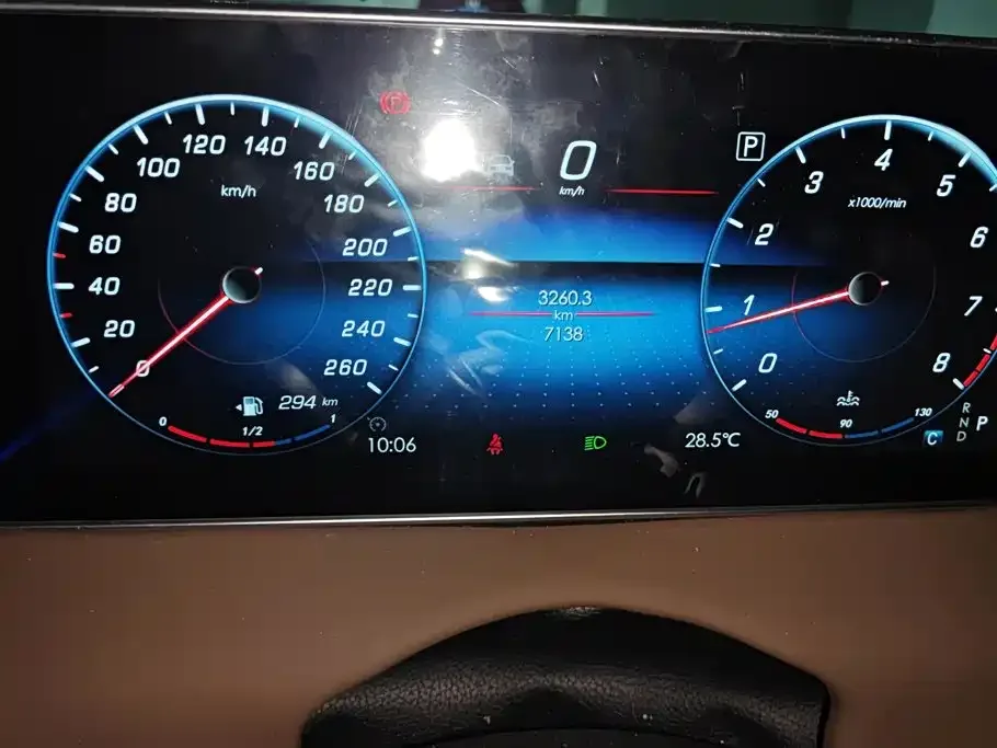 Mercedes-Benz Vito 2024 2.0T Business 7-Seater — Фото автомобиля 14