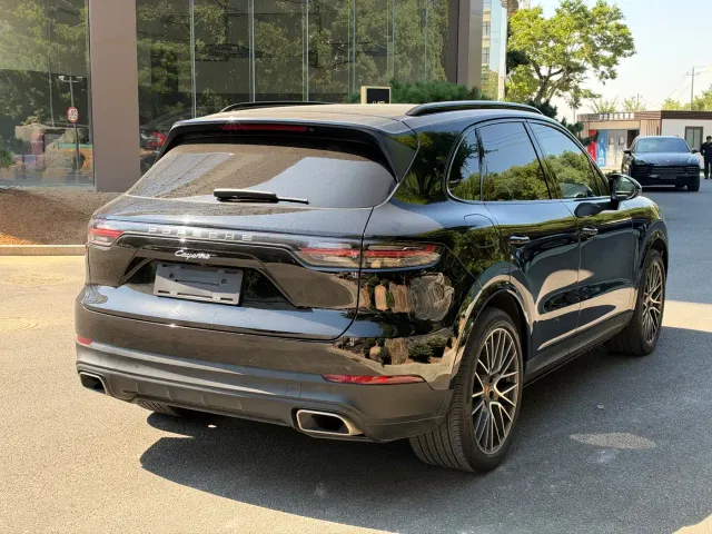 Porsche Cayenne — Фото автомобиля 17