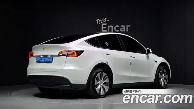 Tesla Model Y — Фото автомобиля 2