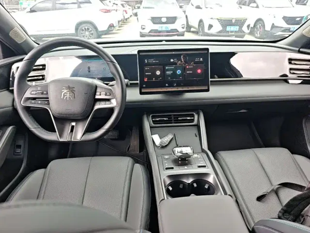 BYD Qin L — Фото автомобиля 9