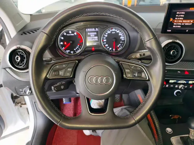 Audi Q2L — Фото автомобиля 4