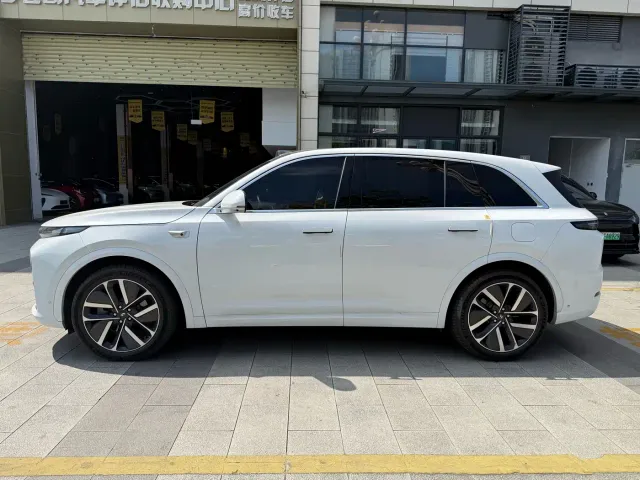 Li Auto L7 — Фото автомобиля 3