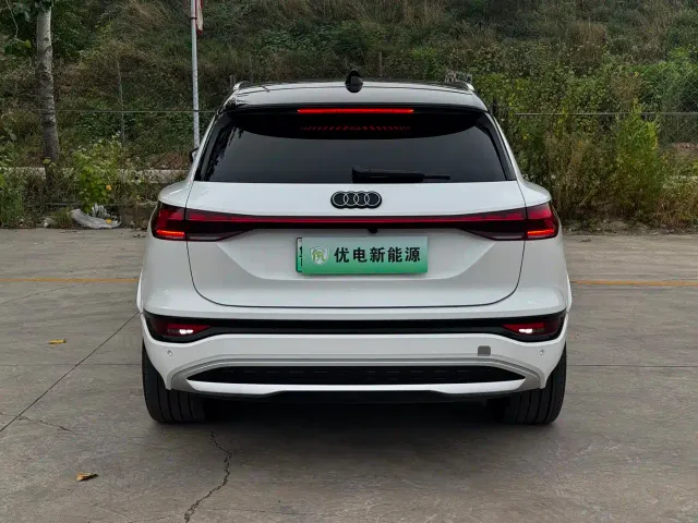 Audi Q6L e-tron — Фото автомобиля 3