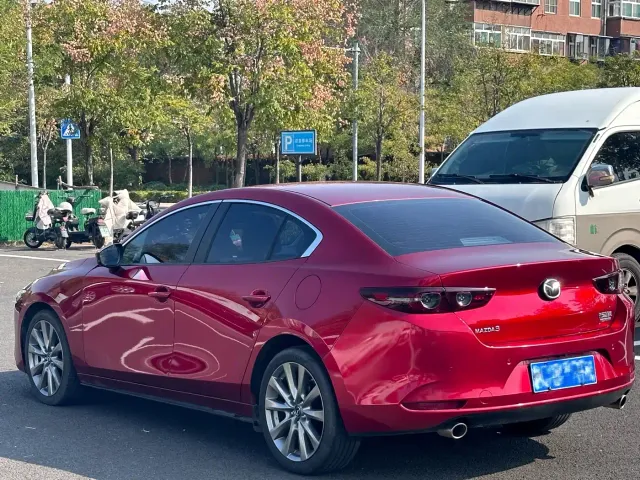 Mazda Axela — Фото автомобиля 7