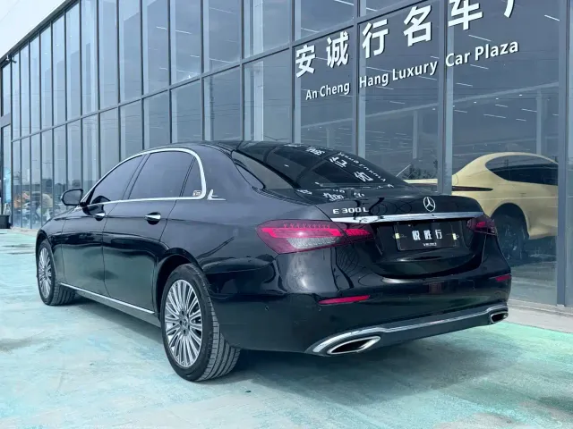 Mercedes-Benz E-Class — Фото автомобиля 5