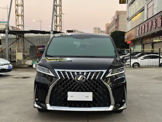 Lexus LM — Фото автомобиля 2