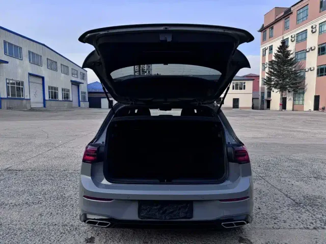 Volkswagen Golf — Фото автомобиля 8
