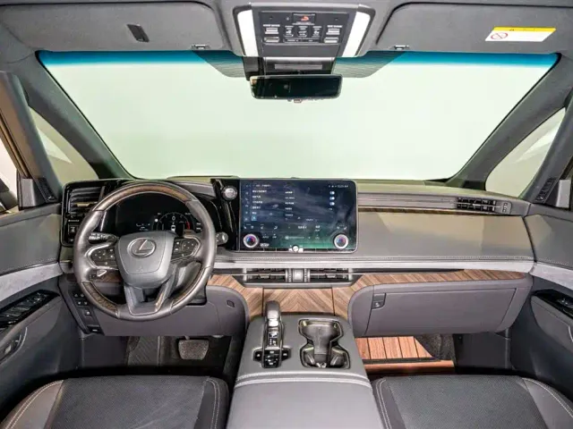Lexus LM — Фото автомобиля 9
