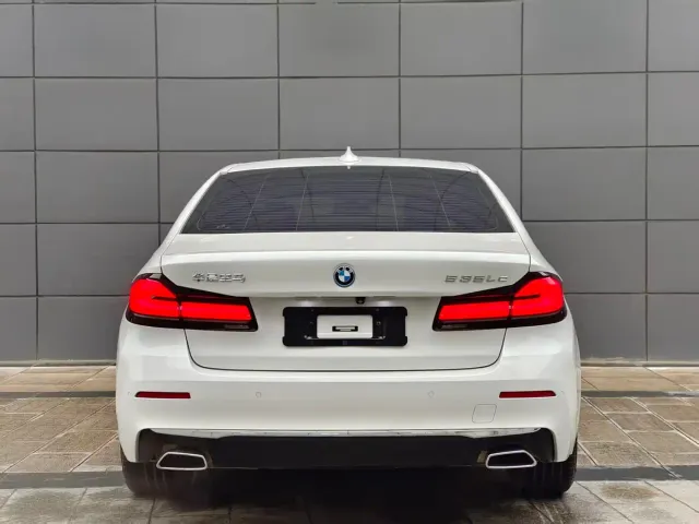 BMW 5 Series — Фото автомобиля 4