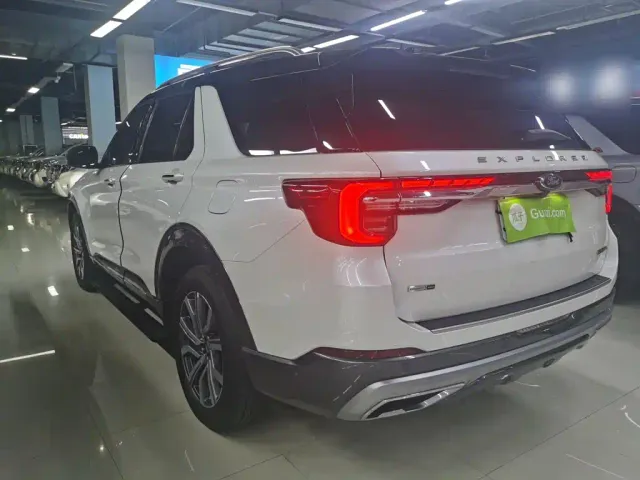 Ford Explorer — Фото автомобиля 9