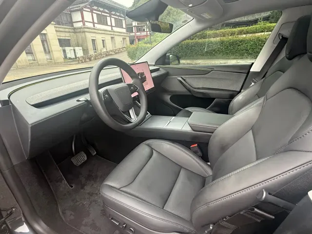 Tesla Model Y — Фото автомобиля 7