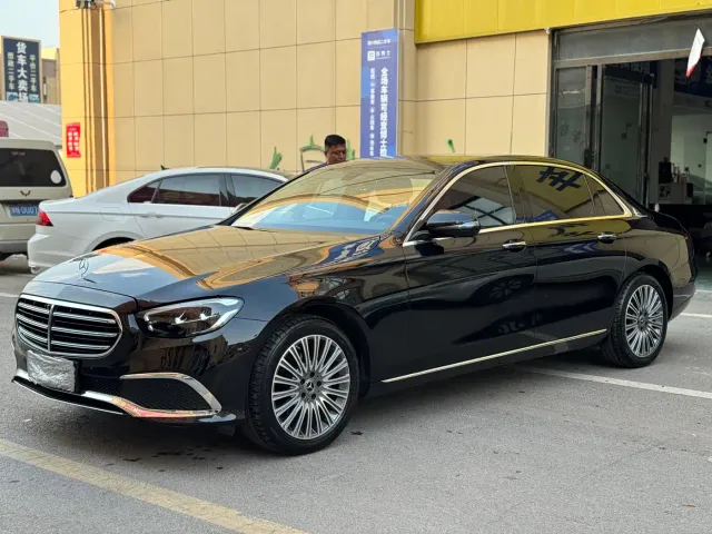 Mercedes-Benz E-Class — Фото автомобиля 3