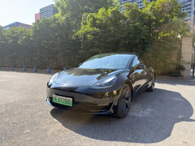 Фотография автомобиля — Tesla Model 3