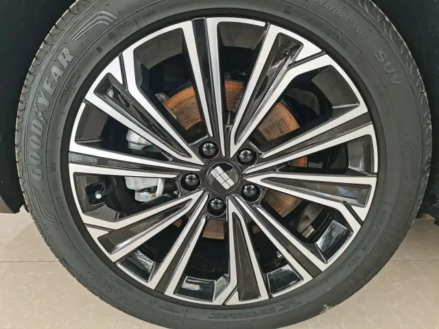 Geely Galaxy Starship 7 EM-i — Фото автомобиля 12