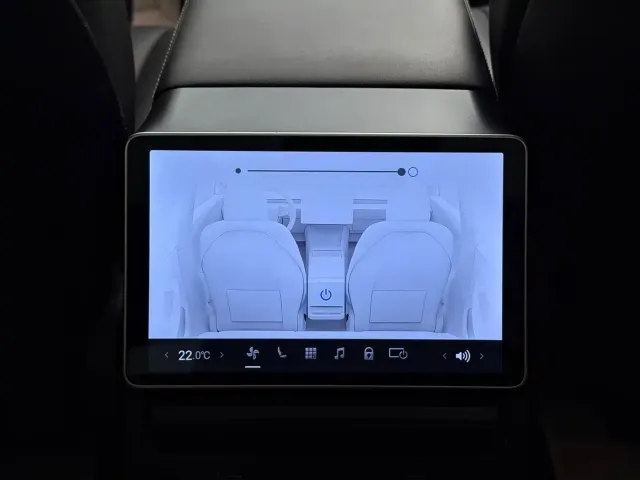 Tesla Model Y — Фото автомобиля 26