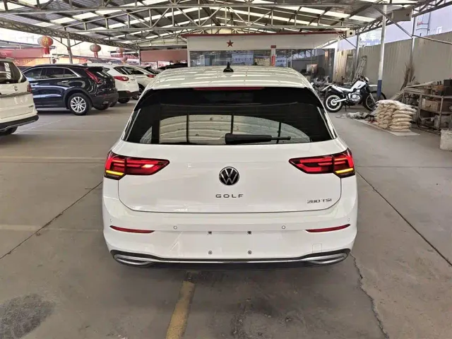 Volkswagen Golf — Фото автомобиля 3