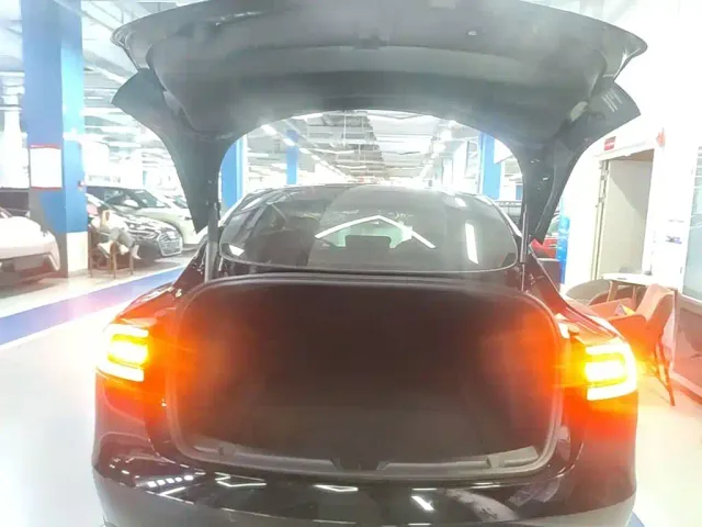 Tesla Model 3 2022 Model Rear-Wheel Drive Version — Фото автомобиля 18