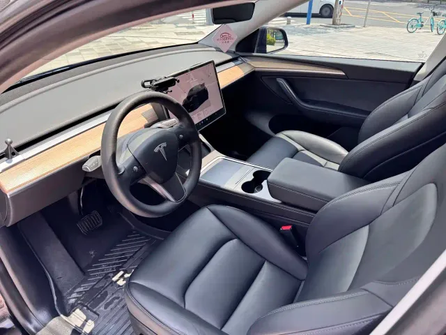 Tesla Model Y — Фото автомобиля 10