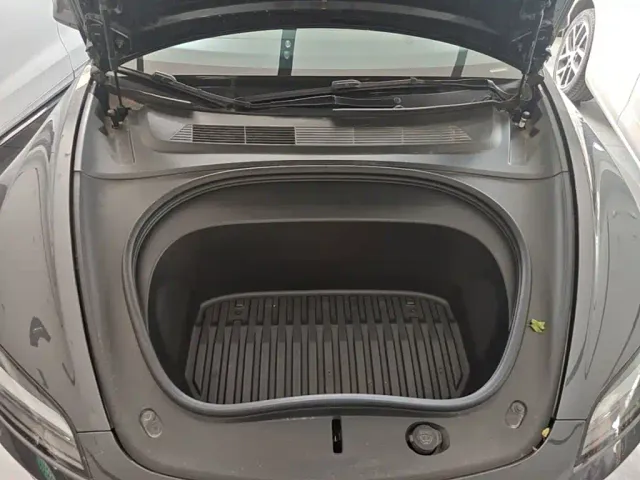 Tesla Model 3 — Фото автомобиля 19