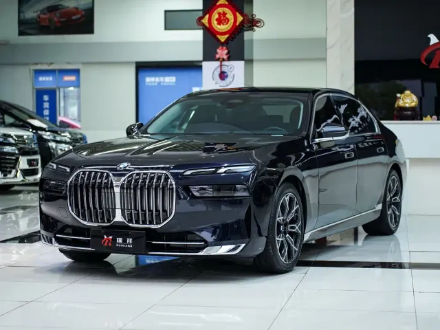 Фотография автомобиля — BMW 7 Series
