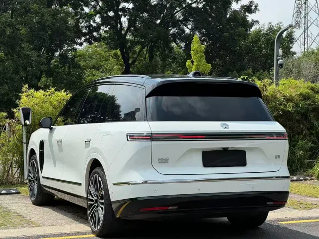 Nio ES8 — Фото автомобиля 17