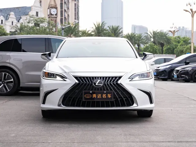 Lexus ES — Фото автомобиля 2