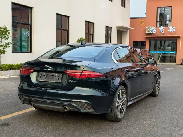 Jaguar XEL — Фото автомобиля 9