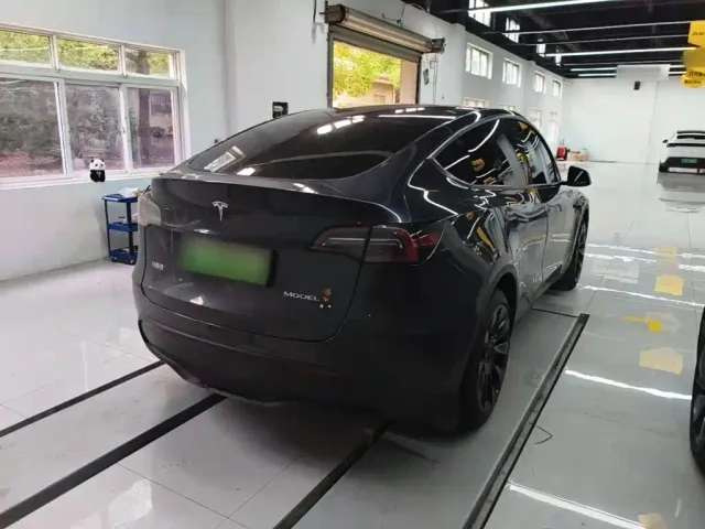 Tesla Model Y — Фото автомобиля 6
