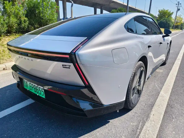 Xpeng P7 — Фото автомобиля 9