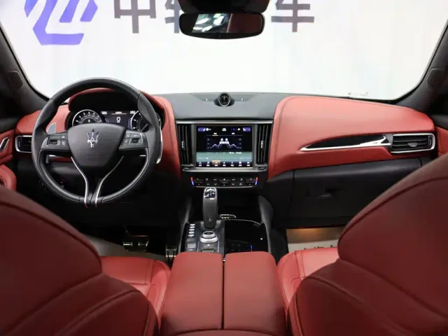 Maserati Levante — Фото автомобиля 11