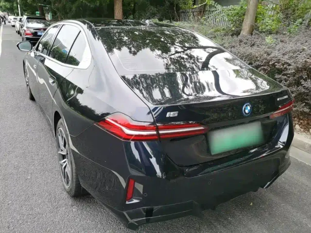 BMW i5 — Фото автомобиля 4