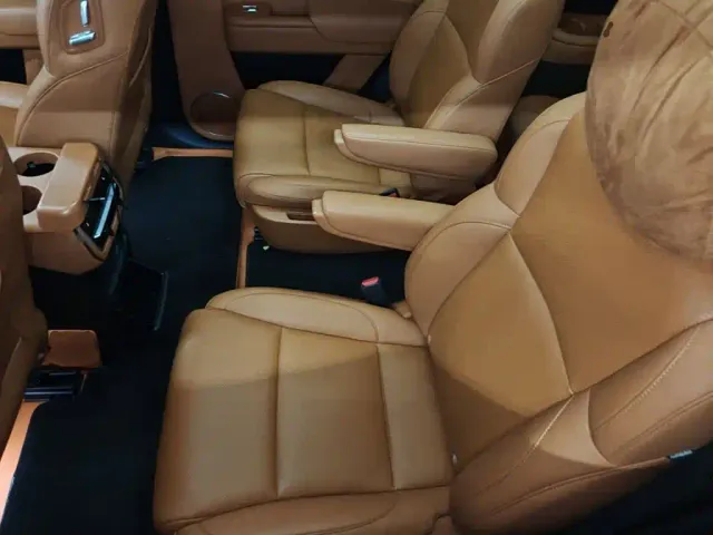 Li Auto L8 — Фото автомобиля 16