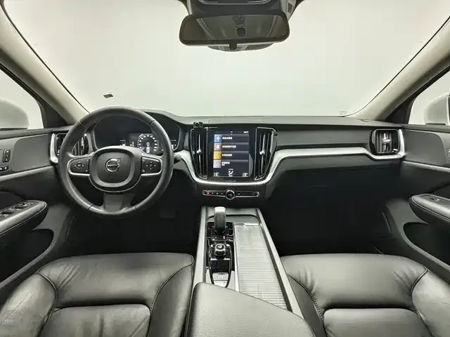 Volvo Volvo S60 2022 B4 Smart Comfort Luxury Edition — Фото автомобиля 6