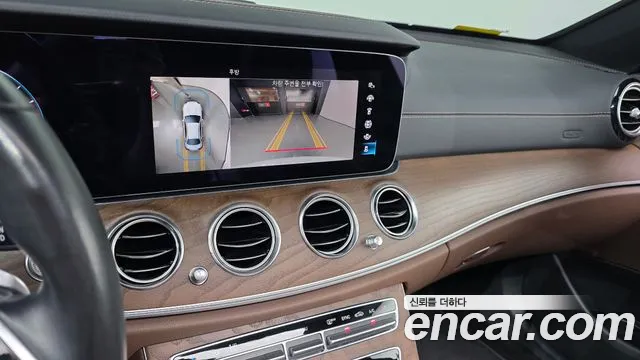 Mercedes-Benz E-Class — Фото автомобиля 17
