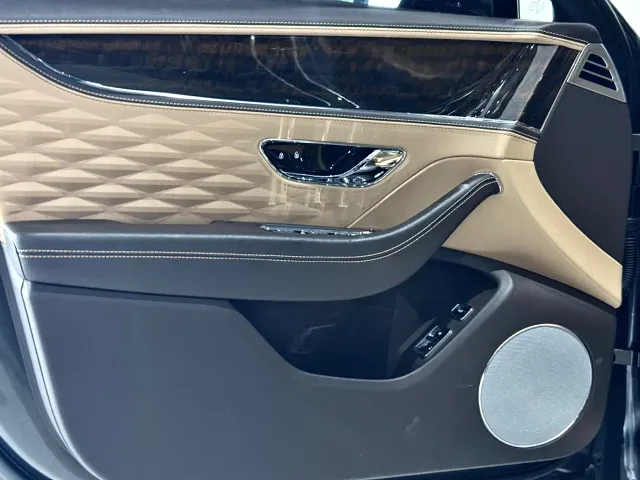 Bentley Flying Spur — Фото автомобиля 17