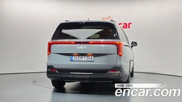 Kia Carnival Generation 4 — Фото автомобиля 4