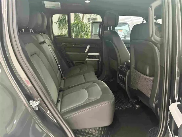 Land Rover Defender — Фото автомобиля 12
