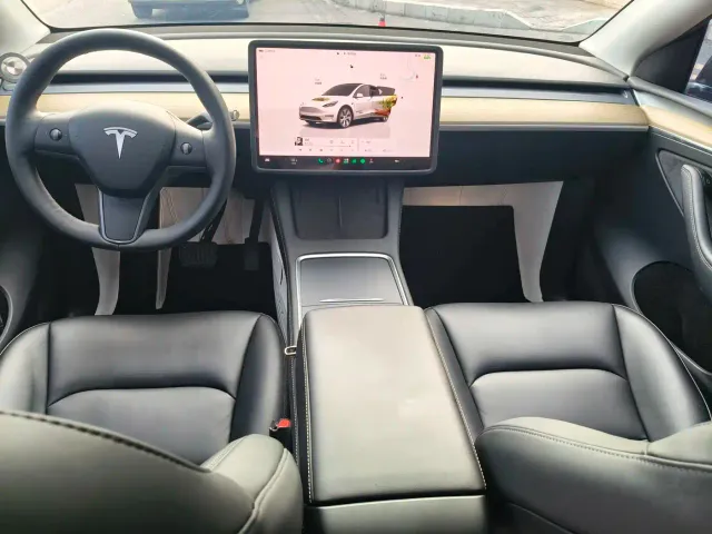 Tesla Model Y — Фото автомобиля 10