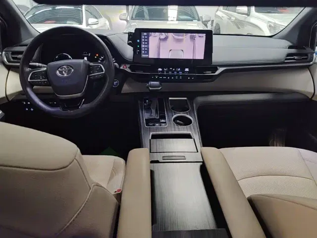 Toyota Sienna — Фото автомобиля 9