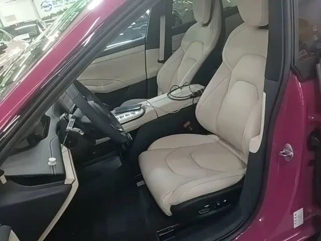 Xiaomi SU7 — Фото автомобиля 14