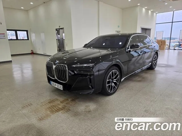 Фотография автомобиля — BMW 7 Series G70