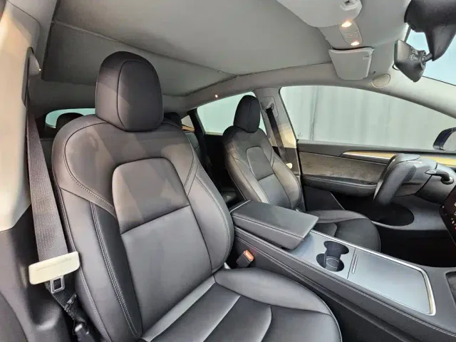 Tesla Model Y — Фото автомобиля 15