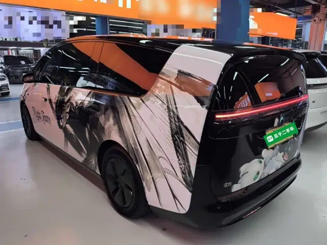 Li Auto MEGA — Фото автомобиля 4