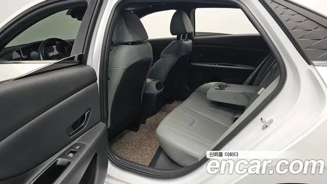Hyundai AVANTE Новый Avante (CN7) — Фото автомобиля 10